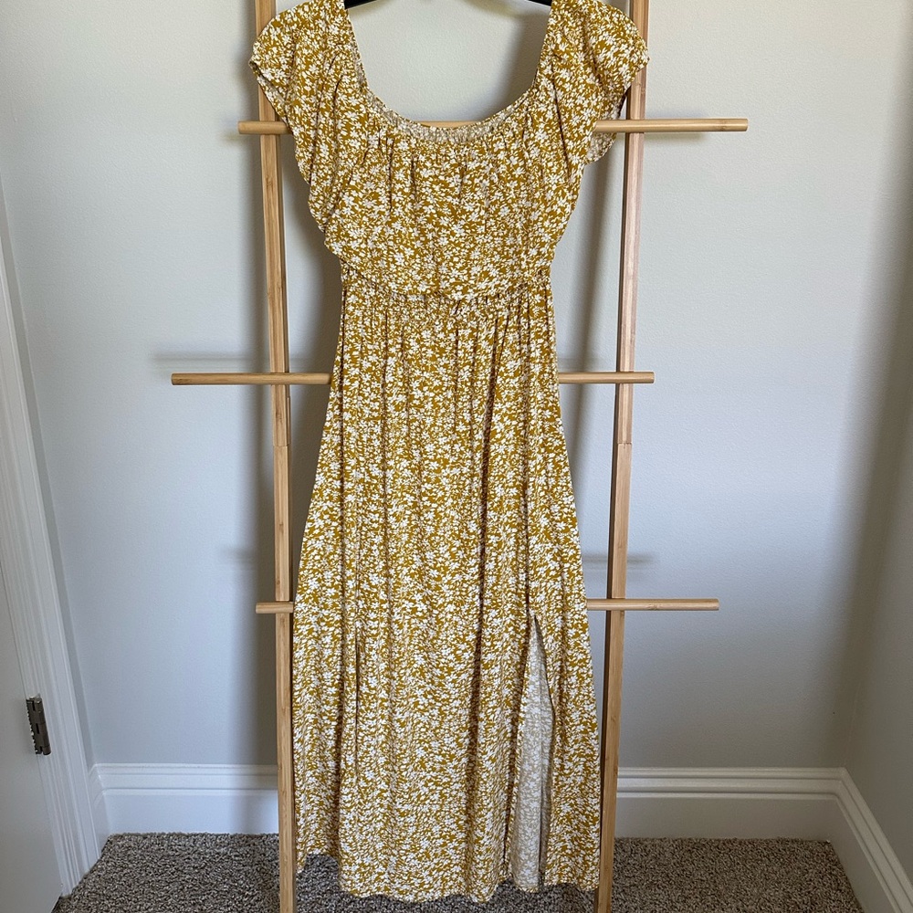 Off-Shoulder Dress - Perfect for Summer Events!